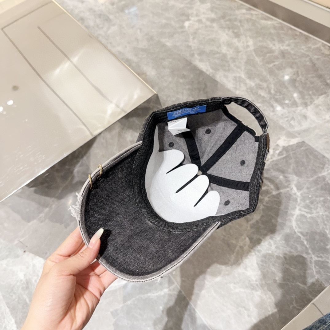 Loewe Caps